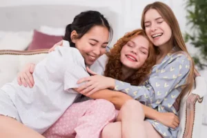 breaking down misconceptions in lesbian polyamory 